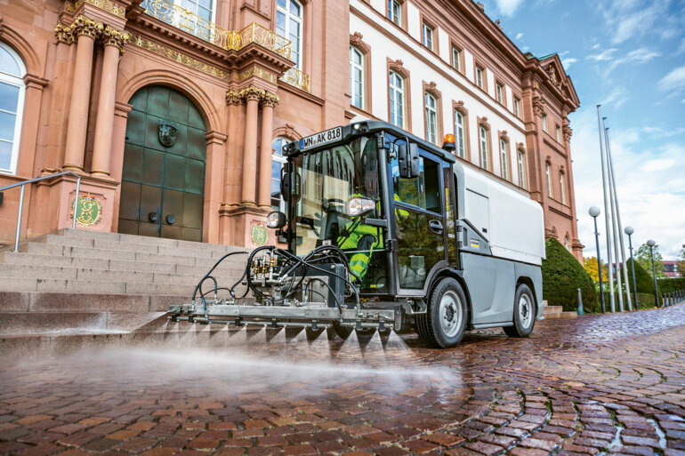 Einkaufsführer Kehrmaschinen und Geräteträger